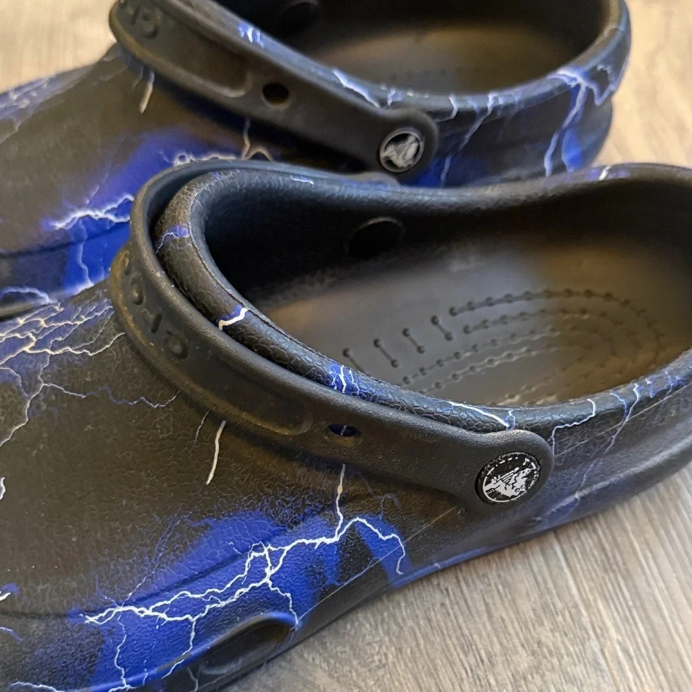 CROCS  Black and Blue Lightning clogs - Picture 9 of 11